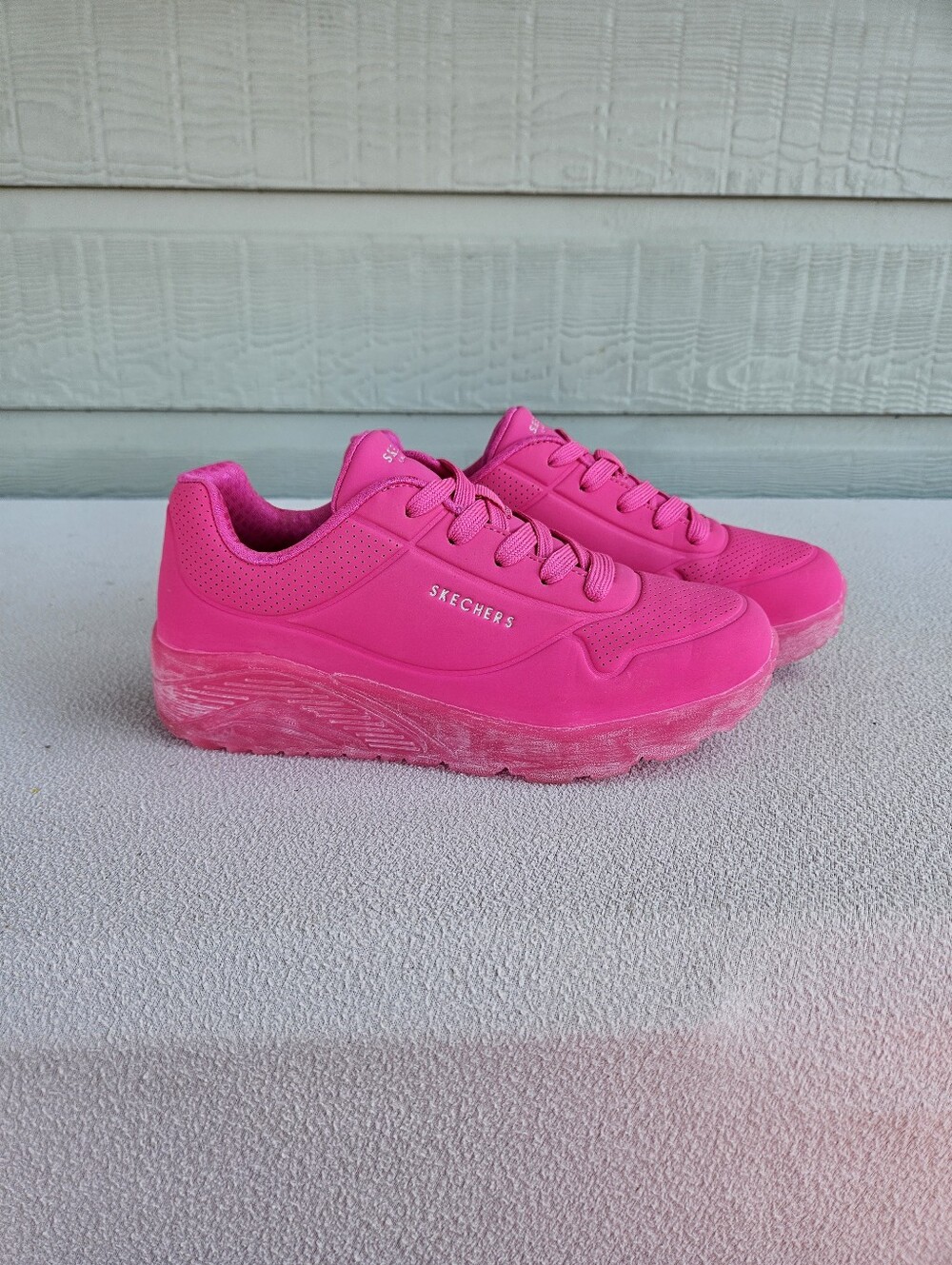 Skechers Uno Gen 1 Youth SZ 5 Women SZ 7 Hot Pink Low Top Sneaker Neon Athletic
